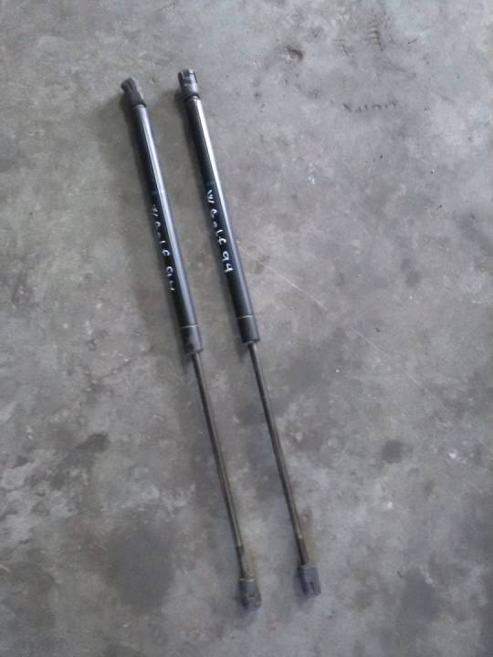 Vzpěry pátých dveří - VOLKSWAGEN - GOLF III (1H1)