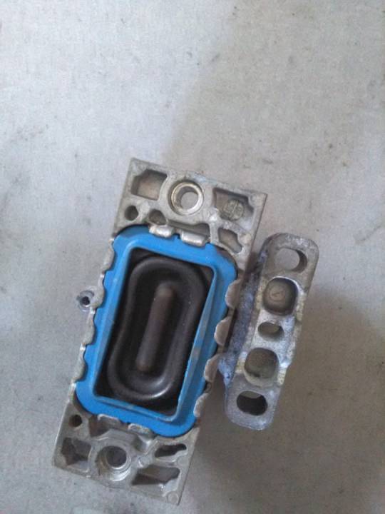 Silentblok + držák - VOLKSWAGEN - GOLF V (1K1)