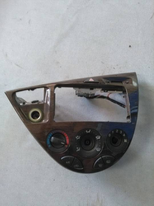 Středový panel - FORD - FOCUS karoserie/kombi (DNW)