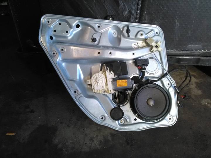 Elektrické stahování levého zadního okna - VOLKSWAGEN - GOLF IV (1J1)