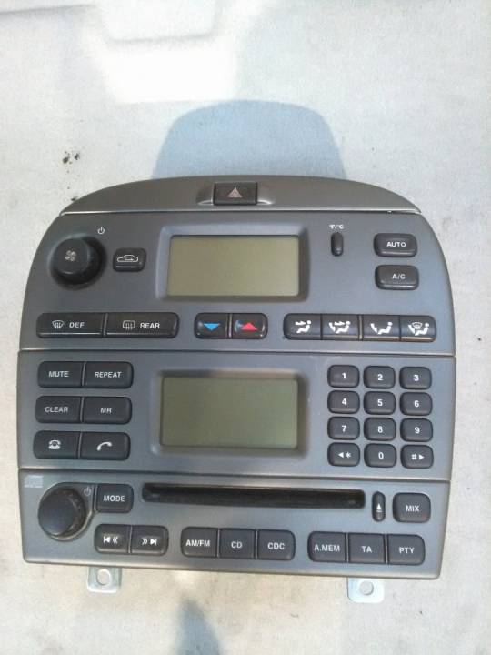 Ovládací panel - rádio s CD + klimatizace - JAGUAR - X-TYPE 2.5 V6 EXECUTIVE sedan
