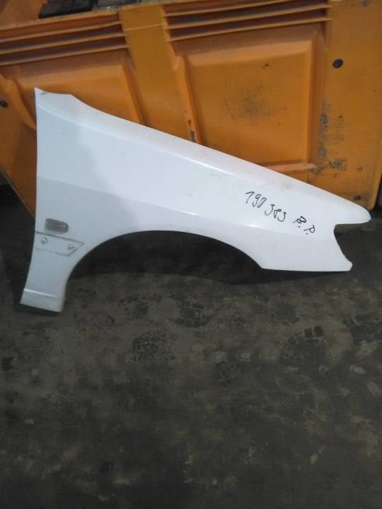 Pravý přední blatník - PEUGEOT - 306 hatchback