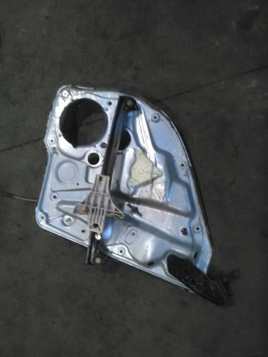 Stahování pravého zadního okna - VOLKSWAGEN - Golf 1.6, hatchback