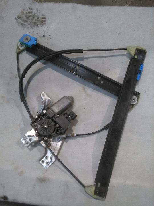 Stahování pravého předního okna - AUDI - A6 (4B2, C5)