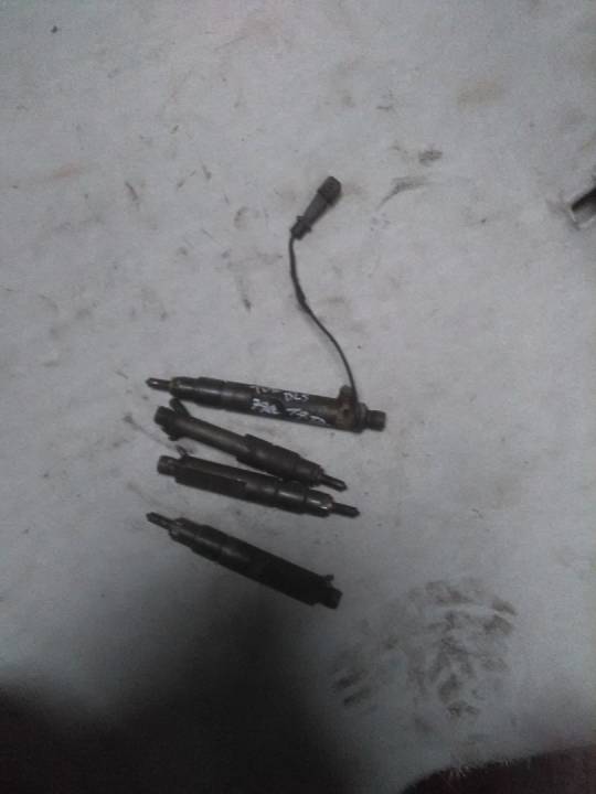 Naftové vstřiky 4 ks - VW Touran 1.9TDI, 79 kW , typ motoru BLS - VOLKSWAGEN - TOURAN (1T1, 1T2)