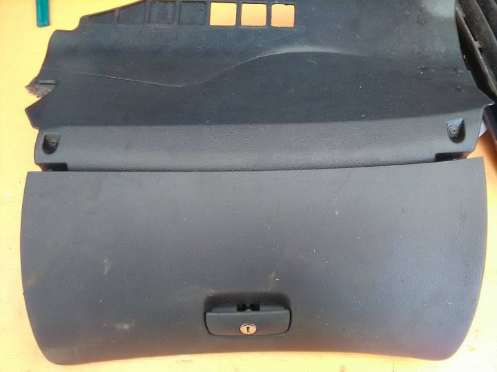 Úložný box u spolujezdce - VOLKSWAGEN - PASSAT (3B3)