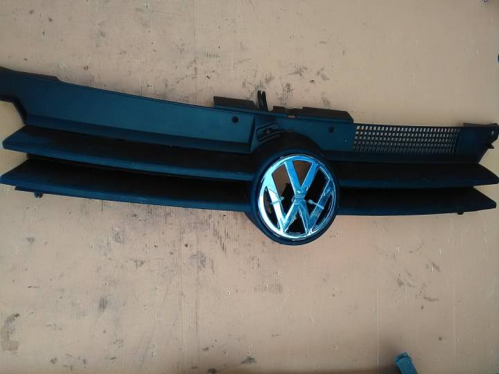 Přední mřížka masky se znakem - VOLKSWAGEN - GOLF IV (1J1)