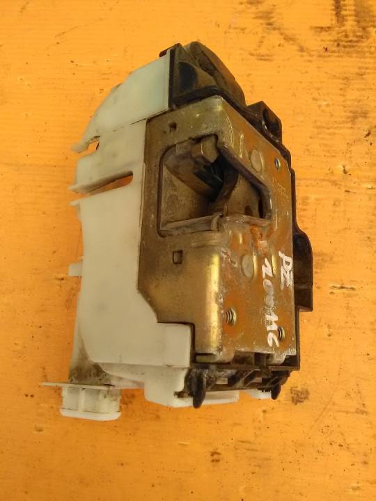 Pravý zadní zámek dveří - centrál - VOLKSWAGEN - GOLF III (1H1)