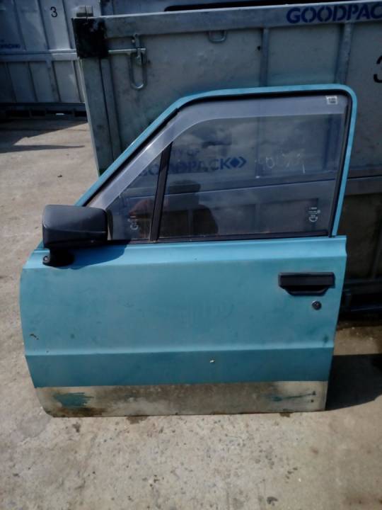 Dveře levé přední - ŠKODA - 105,120 (744)