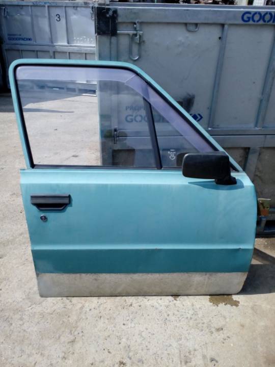 Dveře pravé přední - ŠKODA - 105,120 (744)