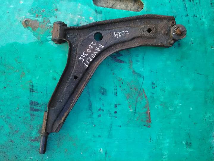 Levé přední rameno - ŠKODA - FAVORIT Forman (785)