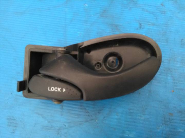 Vnitřní klika levých zadních dveří - FORD - FOCUS I (DAW, DBW)