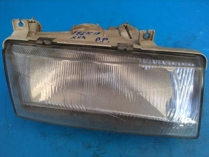 Pravé přední světlo - ŠKODA - FELICIA I (6U1)