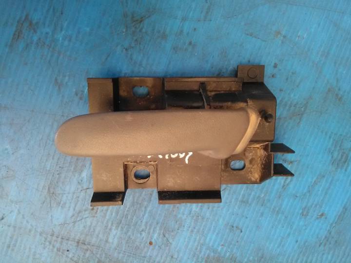 Vnitřní klika levých předních dveří - ŠKODA - FELICIA I Pick up / Fun / Van Plus