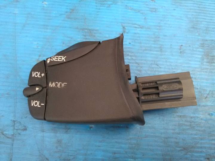 Ovládání autorádia pod volant - FORD - FOCUS I (DAW, DBW)