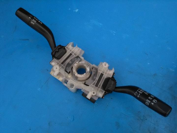 Ovládací páčky světel a stěračů pod volantem - MAZDA - 323 S VI (BJ)