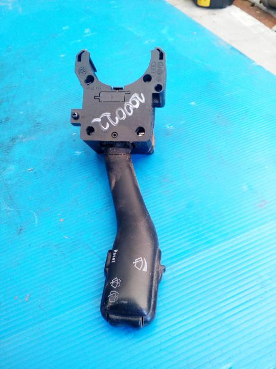 Páčka stěračů - VOLKSWAGEN - GOLF IV (1J1)