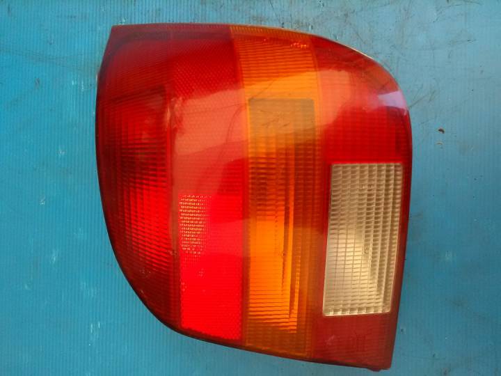 Pravé zadní světlo - FORD - FIESTA karoserie (F3L, F5L)