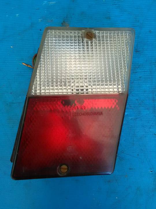 Pravé zadní světlo na kufru - ŠKODA - FAVORIT Forman (785)