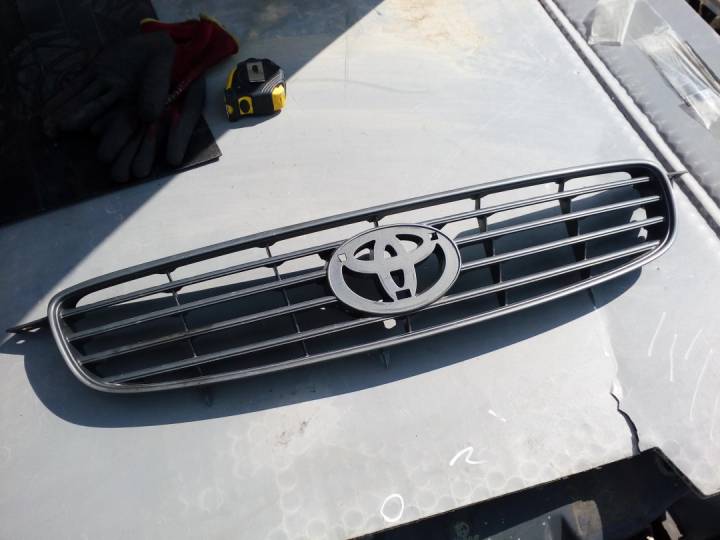 Přední mřížka maska - TOYOTA - COROLLA (_E11_)
