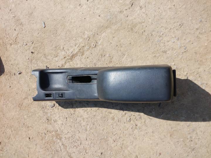 Část středového panelu s opěradlem - TOYOTA - COROLLA (_E11_)