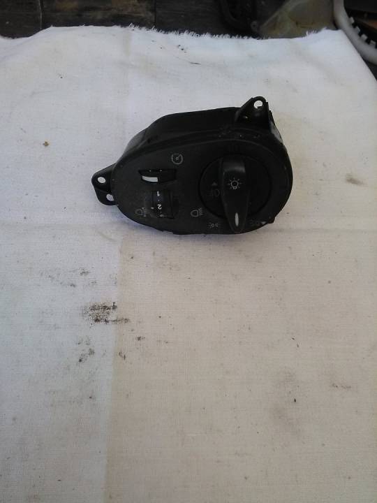 Ovládání světel - FORD - FOCUS I sedan (DFW)