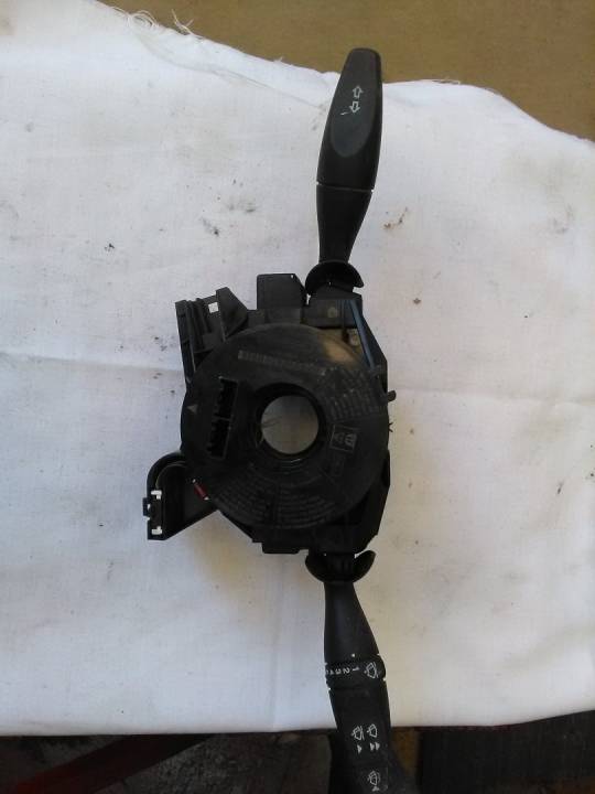 Ovládací páčky světel a stěračů pod volantem - FORD - FOCUS I sedan (DFW)