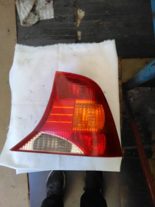 Pravé zadní světlo - FORD - FOCUS I sedan (DFW)