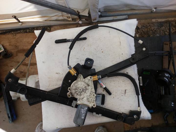 Motorek stahování oken pravých dveří - PEUGEOT - 607 (9D, 9U)