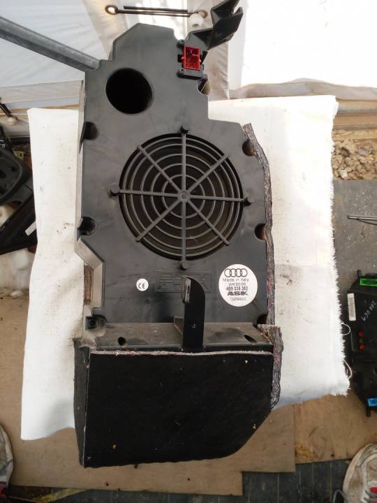 Subwoofer - AUDI - A6 (4B2, C5)