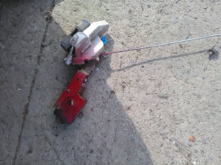 Zámek pravé zadních dveří - centrální - ŠKODA - FELCIA COMBI ,5Dv.