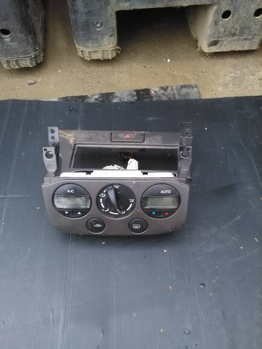 Ovládání topení - NISSAN - PRIMERA (P11)