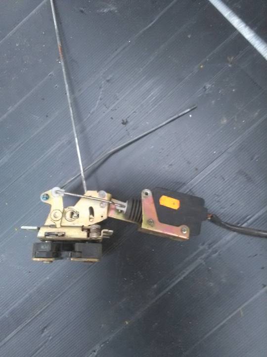 Zámek levých předních dveří - centrál - ŠKODA - FELCIA COMBI ,5Dv.