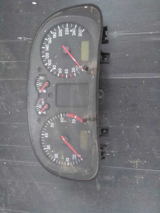 Ukazatel rychlosti a budíky - VOLKSWAGEN - GOLF IV (1J1)