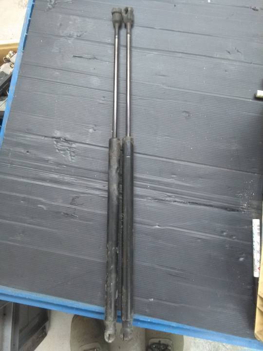 Vzpěry pátých dveří 2ks - KIA - SORENTO I (JC)