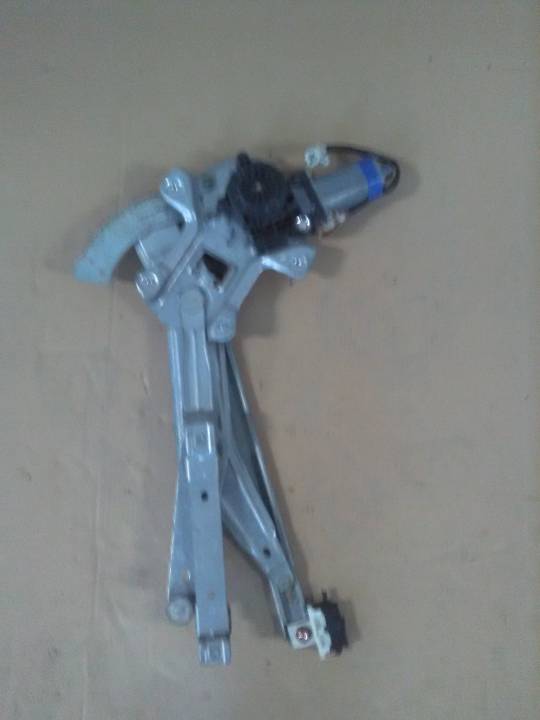 Stahování pravého předního okna - TOYOTA - COROLLA (_E11_)