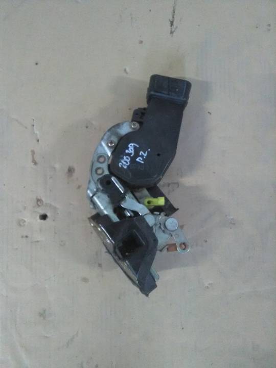 Zámek levých zadních dveří - centrální - TOYOTA - COROLLA (_E11_)