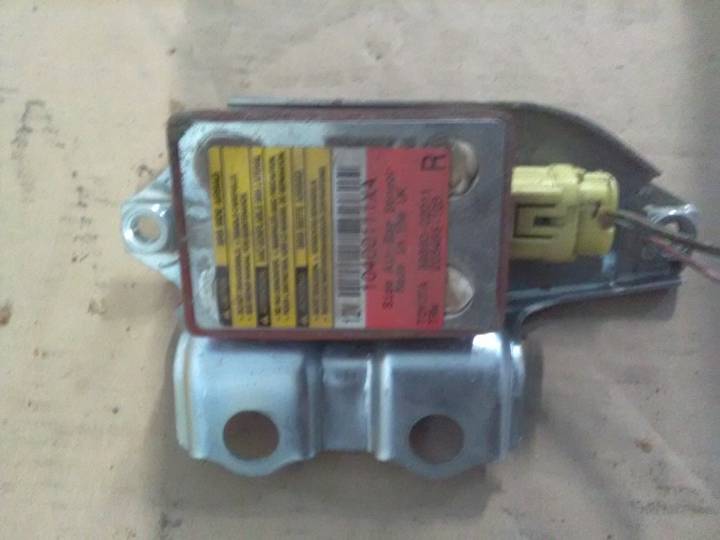 Řídící jednotka airbagu - TOYOTA - COROLLA (_E11_)