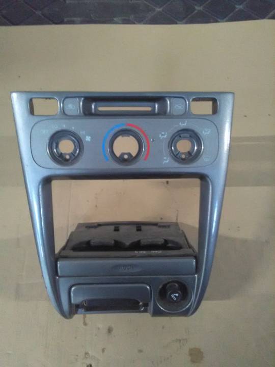 Středový panel palubní desky - TOYOTA - COROLLA (_E11_)