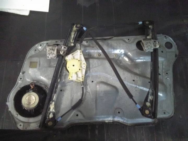 Stahování pravého předního okna - elektrické - VOLKSWAGEN - GOLF IV (1J1)