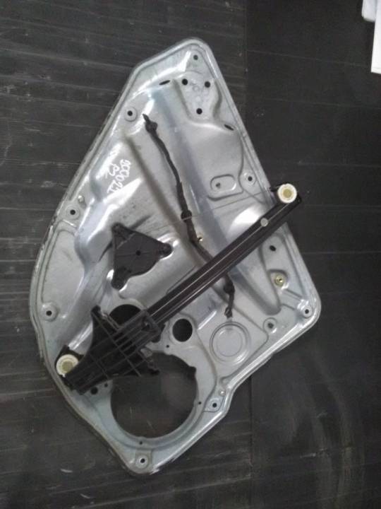 Stahování pravého zadního okna - elektrické - VOLKSWAGEN - GOLF IV (1J1)