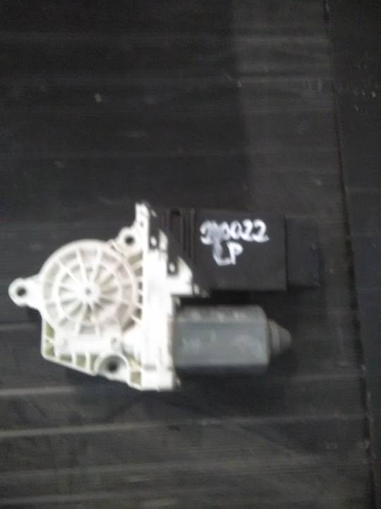 Stahování levého předního okna - elektrické ,motorek - VOLKSWAGEN - GOLF IV (1J1)