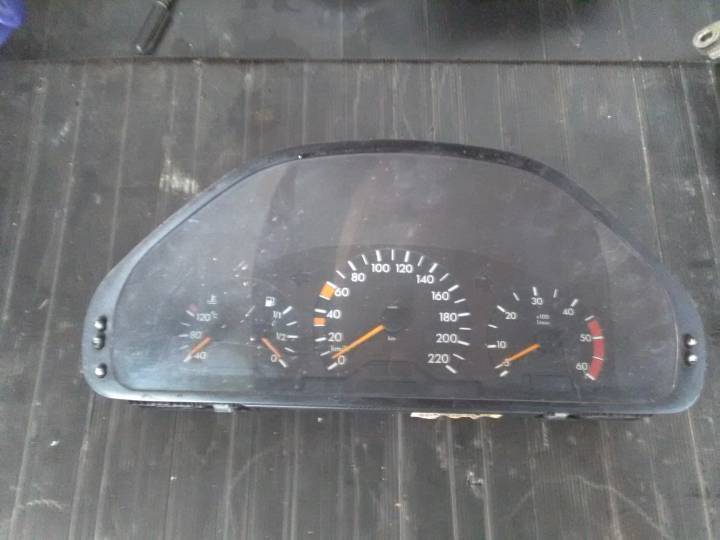 Ukazatel rychlosti a budíky - MERCEDES-BENZ - C-CLASS combi (S202)