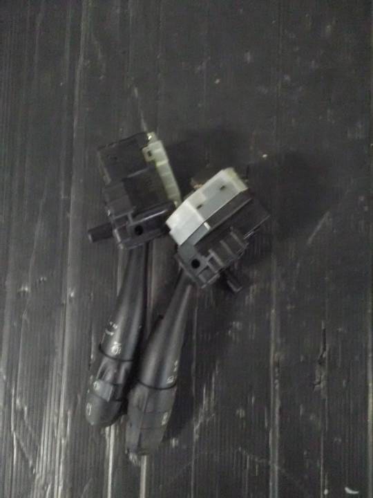 Ovládací páčky světel a stěračů pod volantem - KIA - CEE'D hatchback (ED)