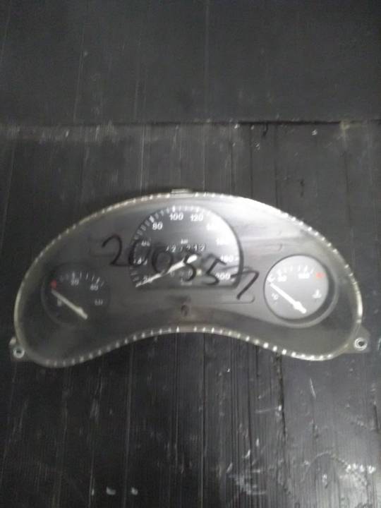 Ukazatel rychlosti a budíky - OPEL - CORSA A TR (S83)