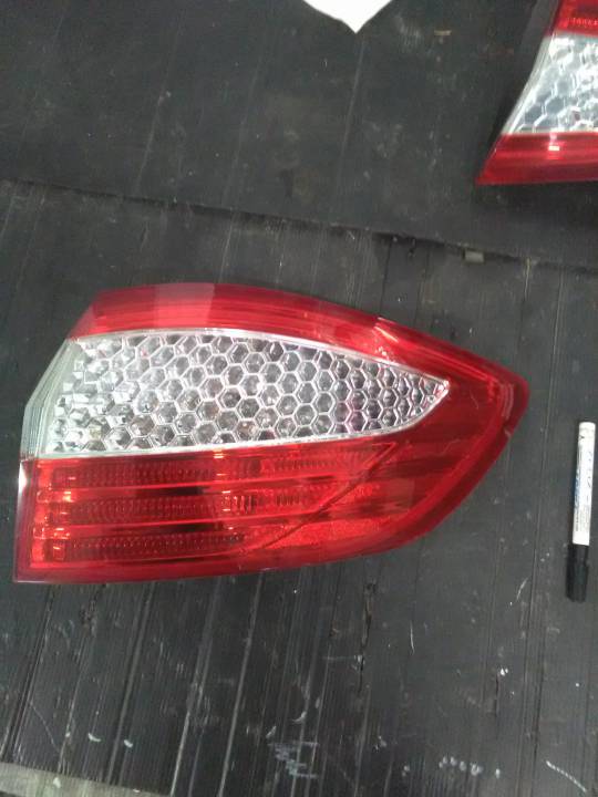 Pravé zadní světlo - FORD - MONDEO IV combi (BA7)