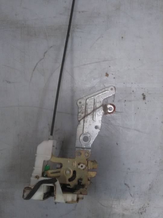 Zámek levých předních dveří - centrál - TOYOTA - YARIS (_P9_)