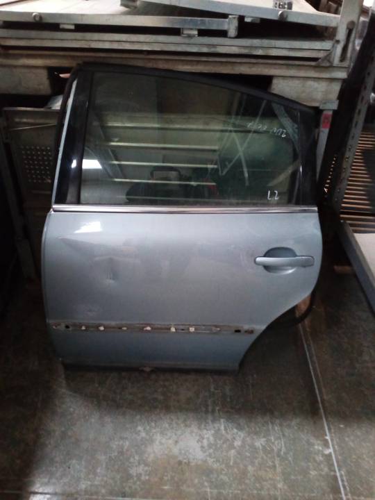 Dveře levé zadní sedan - VOLKSWAGEN - PASSAT (3B3)