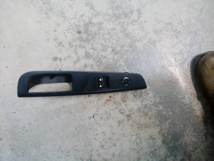 Ovládání el. stahování oken levé přední - KIA - CEE'D hatchback (ED)