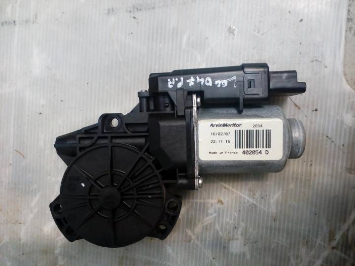 Motorek stahovačky oken pravý přední - MERCEDES-BENZ - C-CLASS combi (S202)